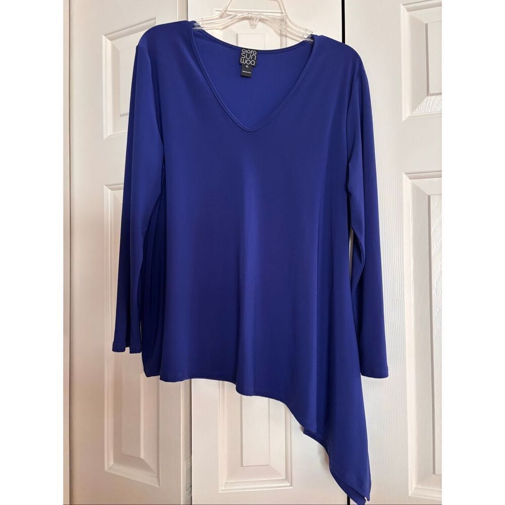 Clara SunWoo Asymetrical Hem Vneck Top